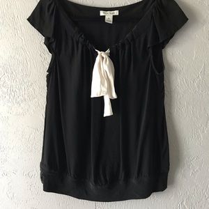 White House/Black Market Black Top w/white bow